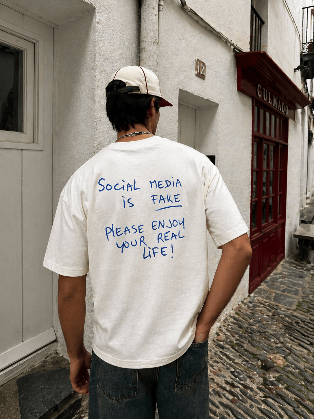 T-shirt "Les réseaux sociaux sont faux"